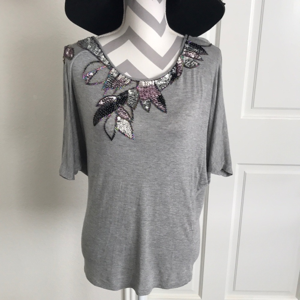 Woman’s small/medium Daytrip Sequenced Top
